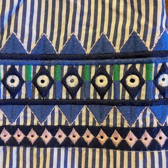 Vineyard‎ Vines Geo Prep Embroidered Open Neck Top Medium - Picture 9 of 10